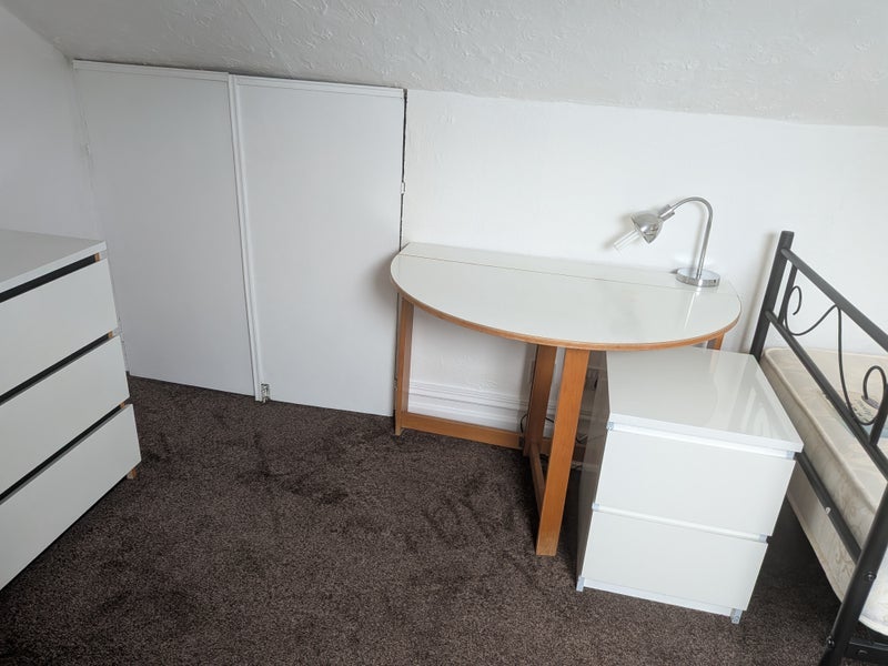 Room St Albans Avenue in Greater London