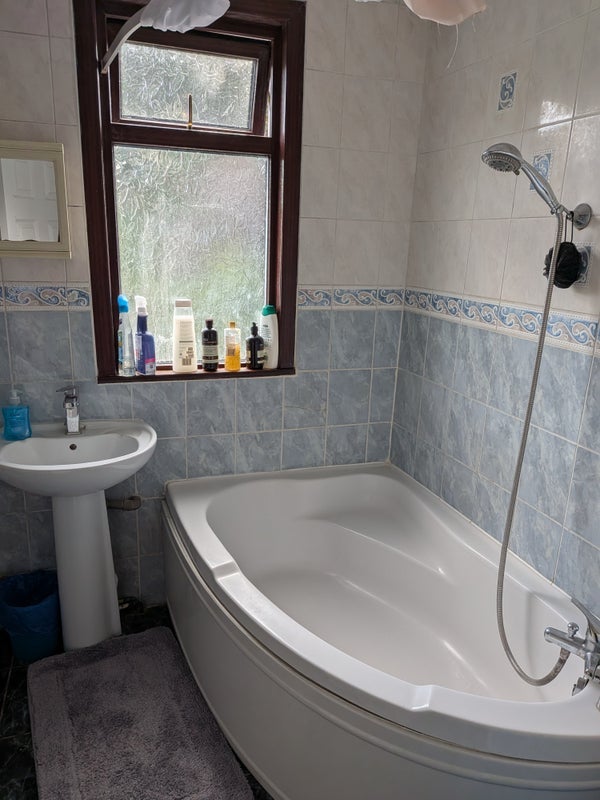Room St Albans Avenue in Greater London