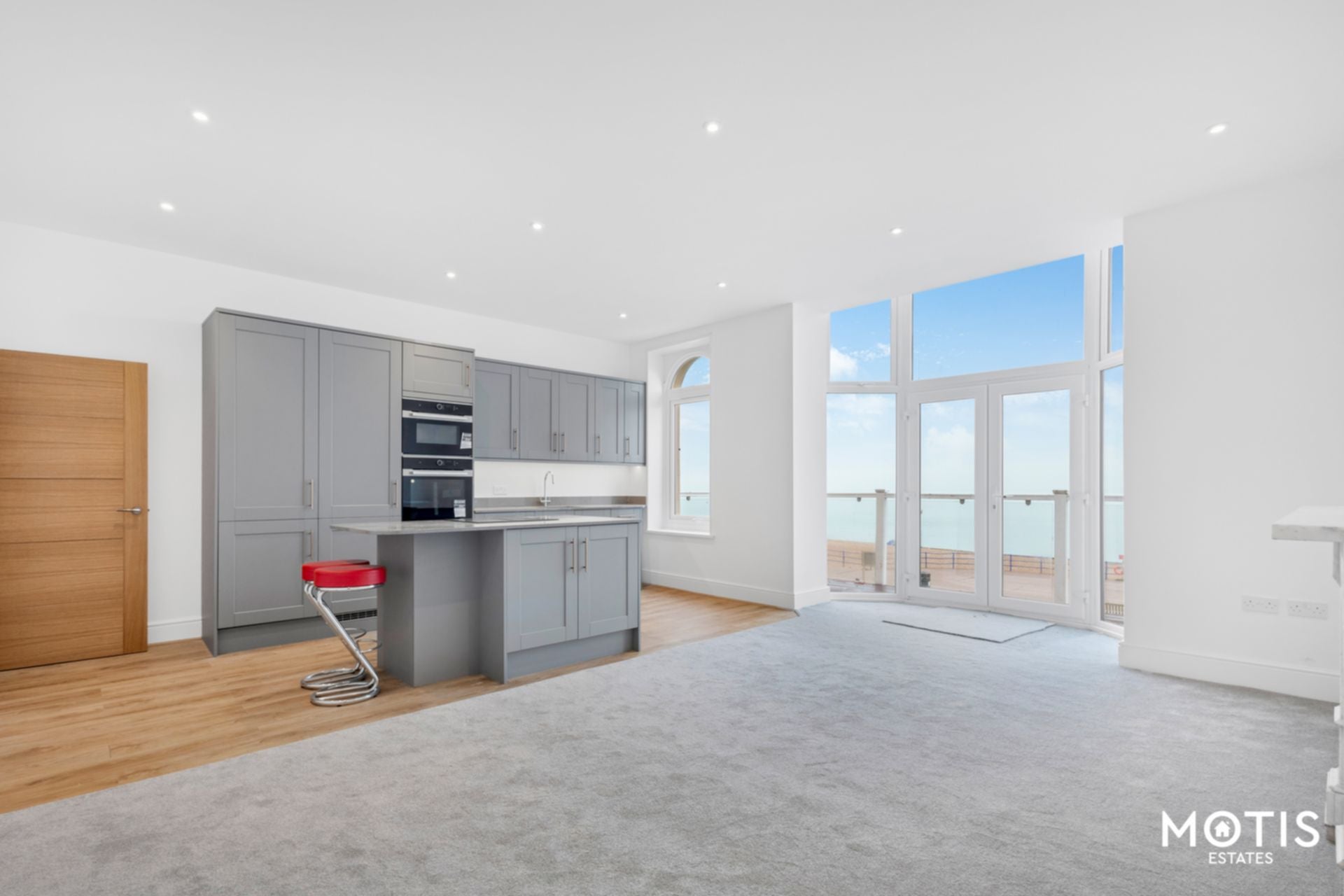 Flat Marine Parade in Folkestone and Hythe District