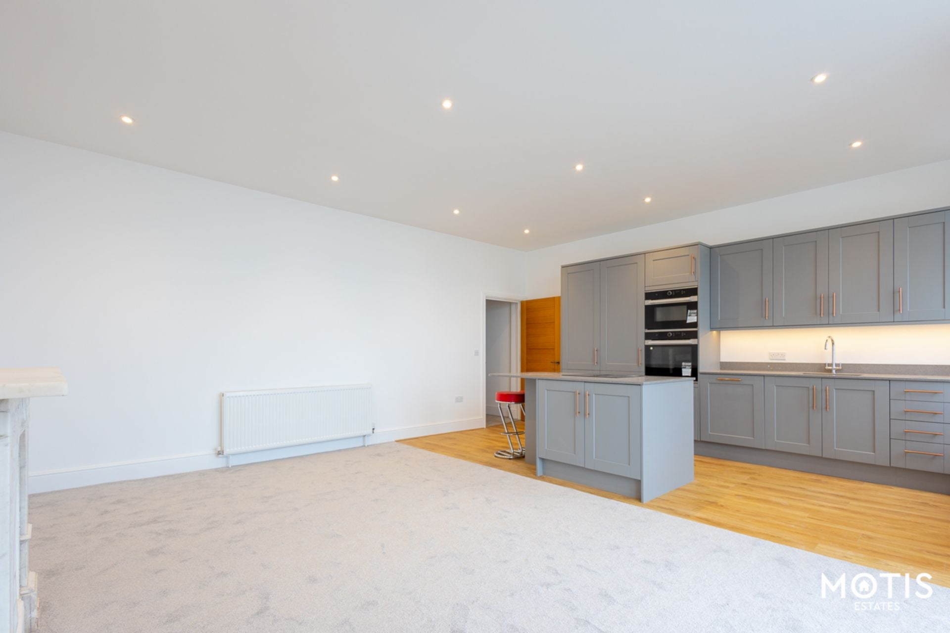 Flat Marine Parade in Folkestone and Hythe District