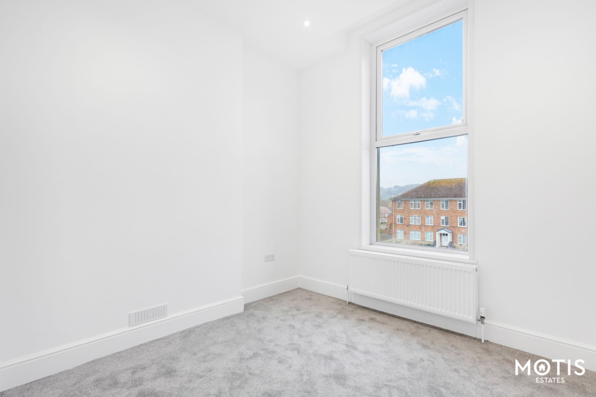 Flat Marine Parade in Folkestone and Hythe District