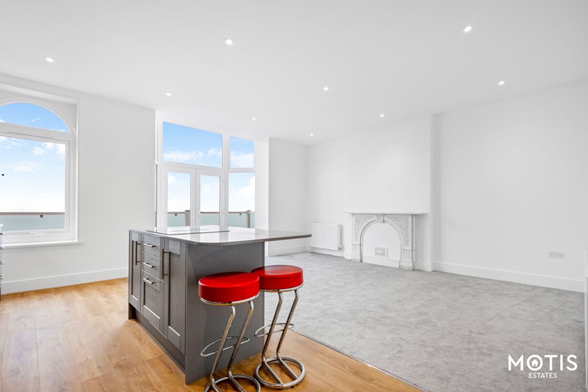 Flat Marine Parade in Folkestone and Hythe District