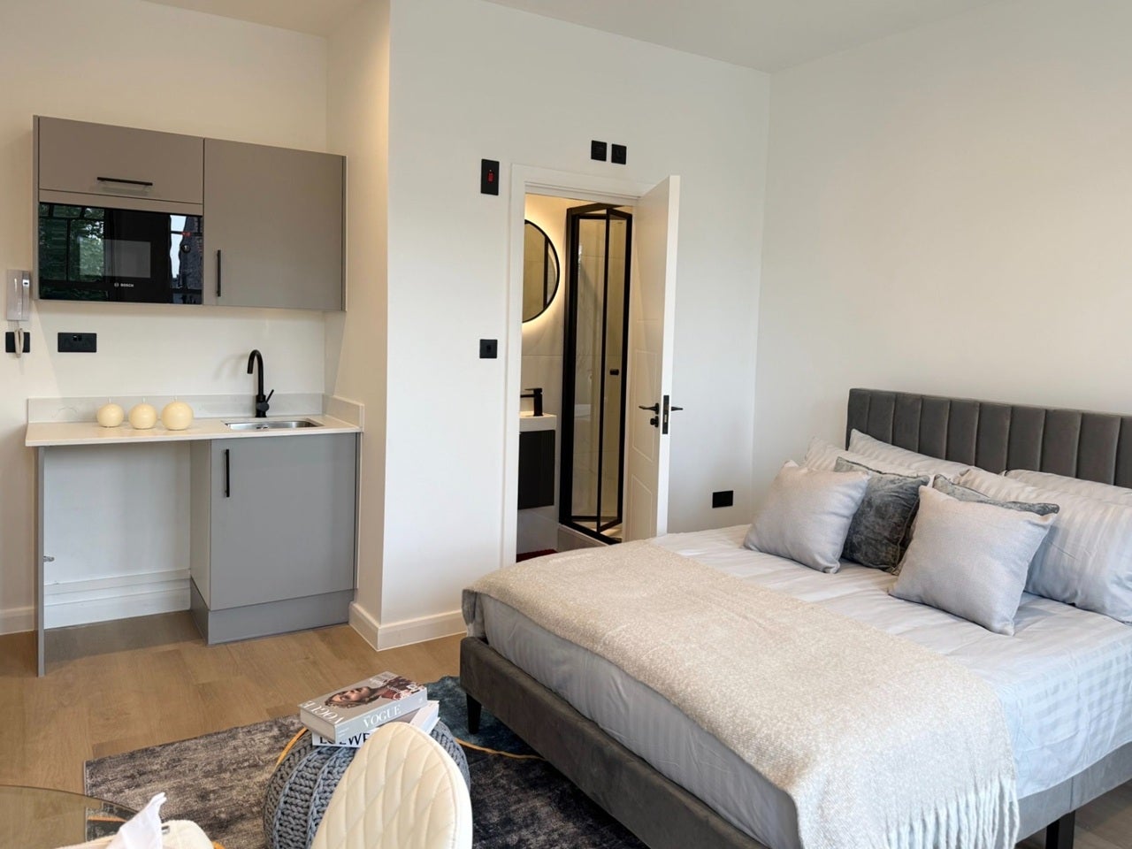 Room Melrose Avenue in Greater London