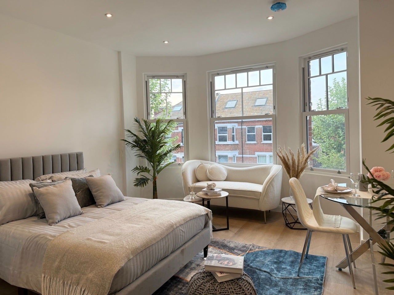 Room Melrose Avenue in Greater London