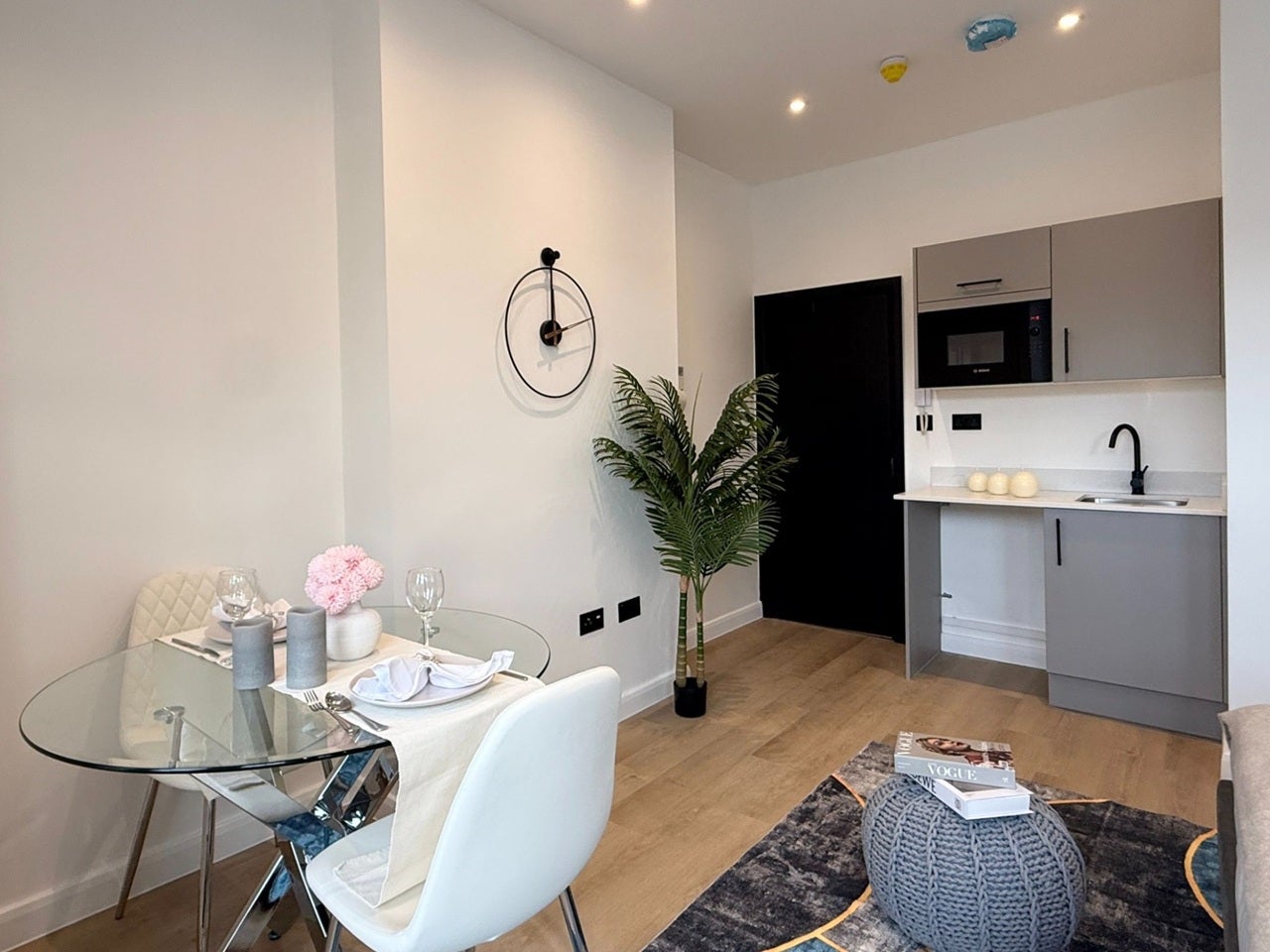 Room Melrose Avenue in Greater London