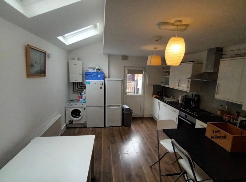 Room Bedford Road in Greater London