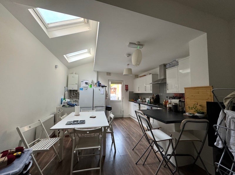 Room Bedford Road in Greater London