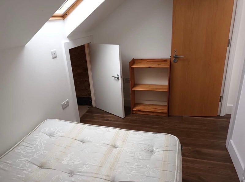 Room Bedford Road in Greater London