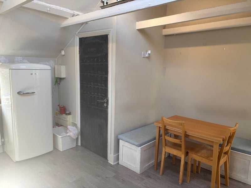 Flat Scout Lane in Greater London