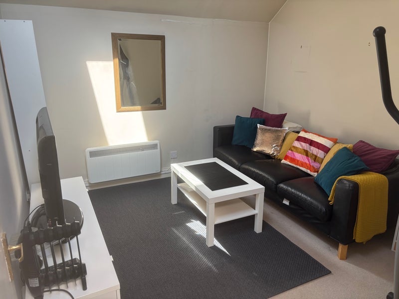 Flat Scout Lane in Greater London