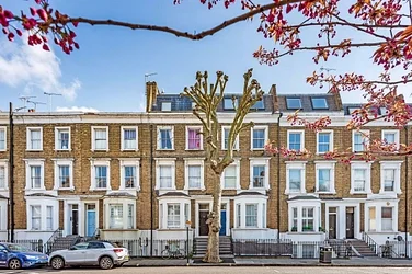Flat Harwood Road in Greater London