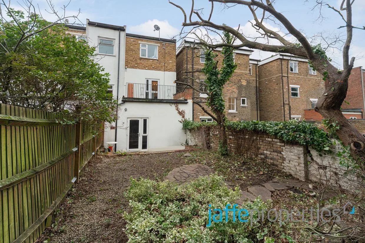 Flat West End Lane in Greater London