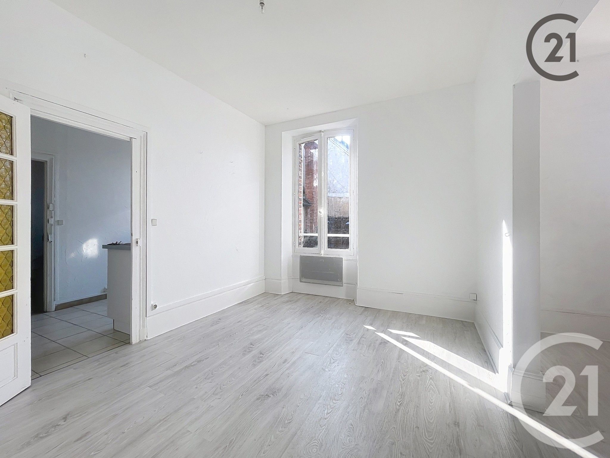 Appartement Place Briard à Villeneuve-sur-Yonne