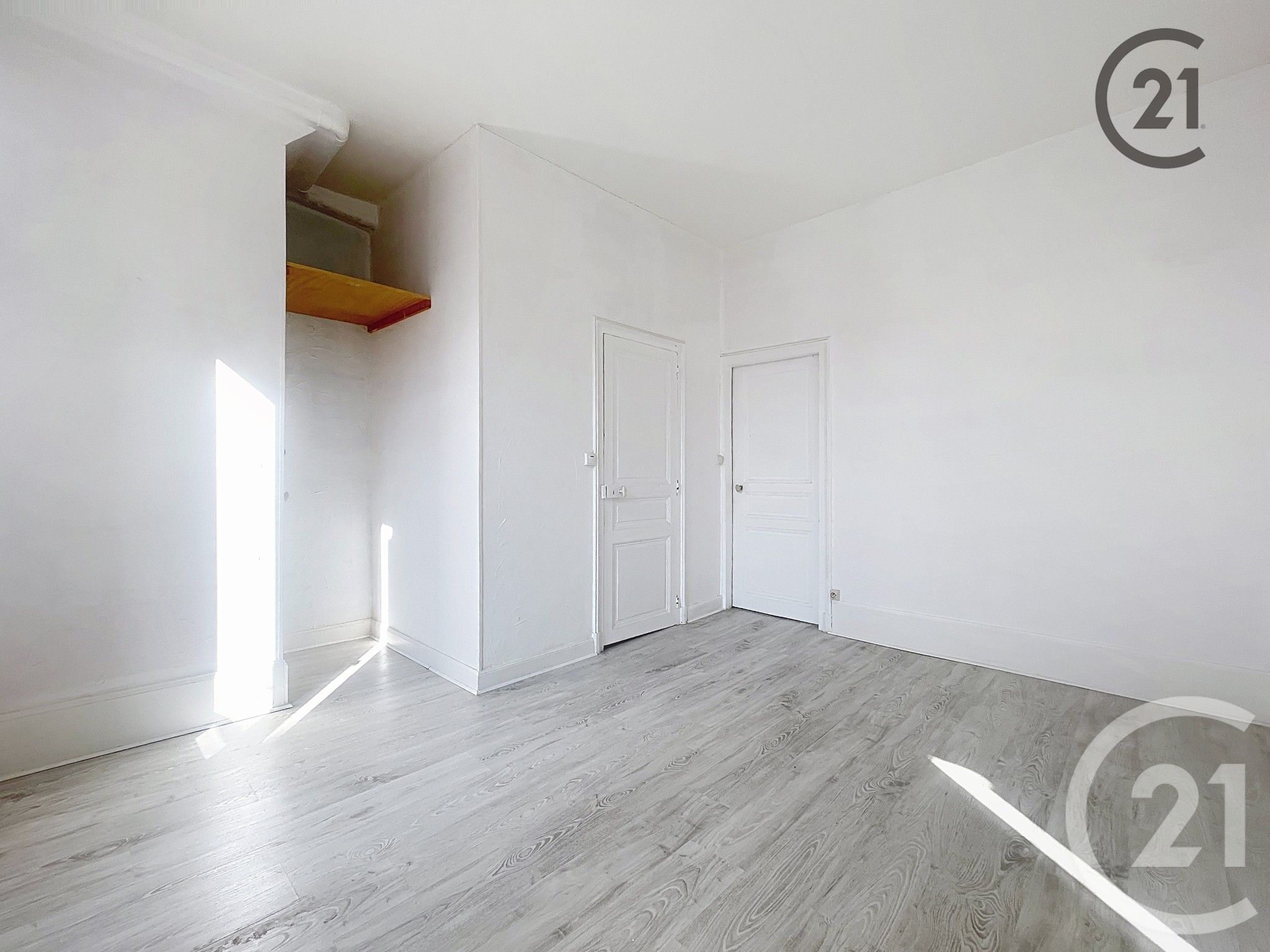 Appartement Place Briard à Villeneuve-sur-Yonne