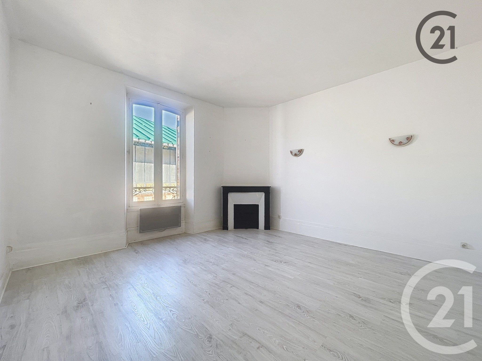 Appartement Place Briard à Villeneuve-sur-Yonne