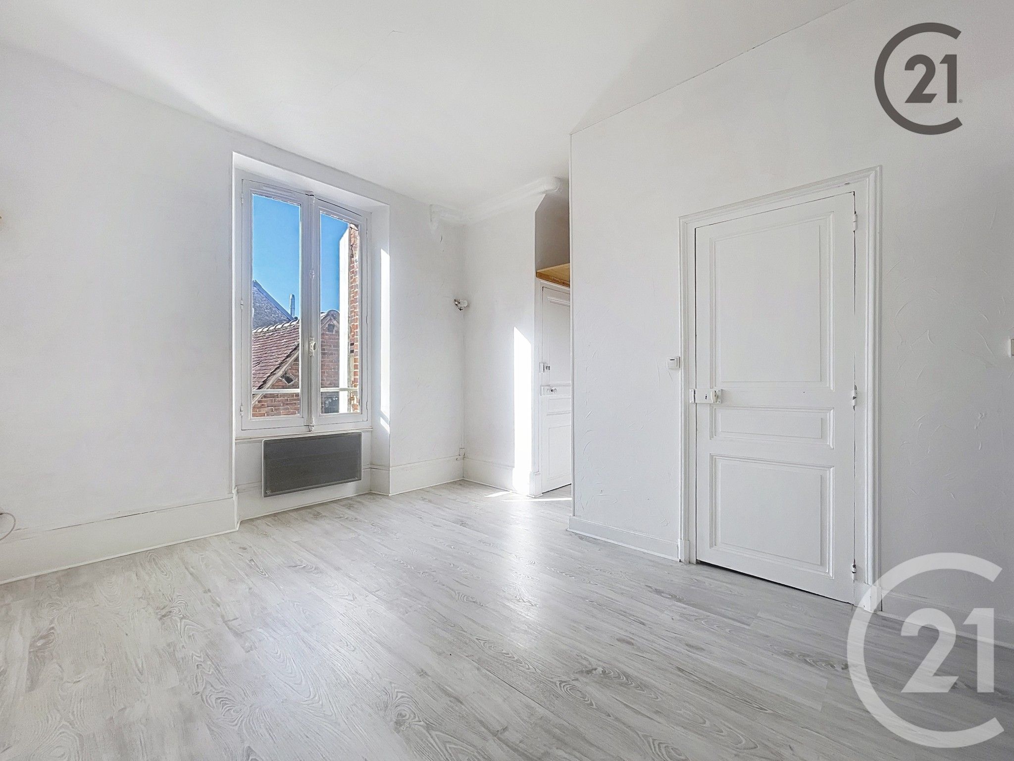 Appartement Place Briard à Villeneuve-sur-Yonne