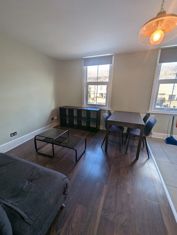 Flat Nuttall Street in London