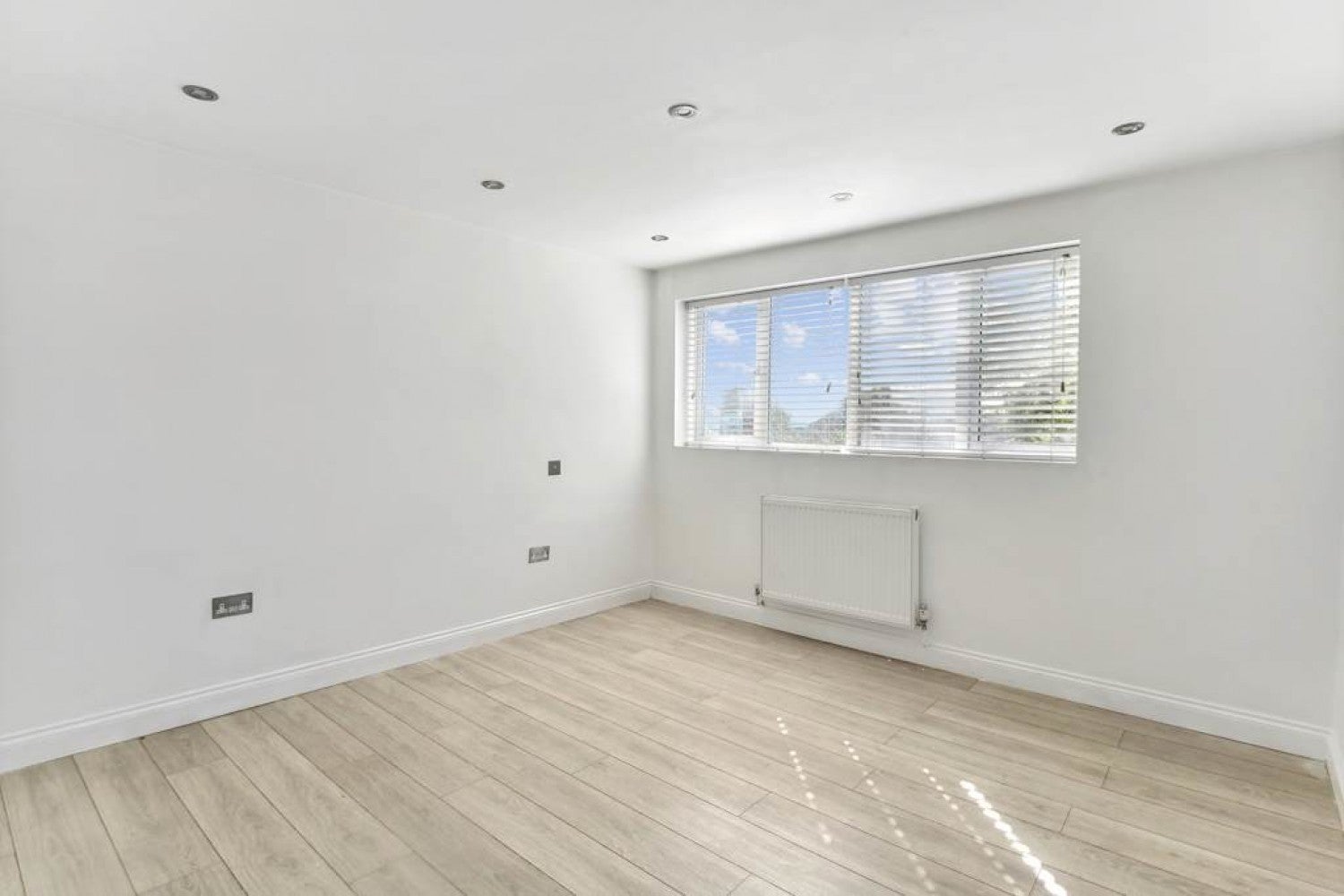 Flat Wharncliffe Gardens in Greater London