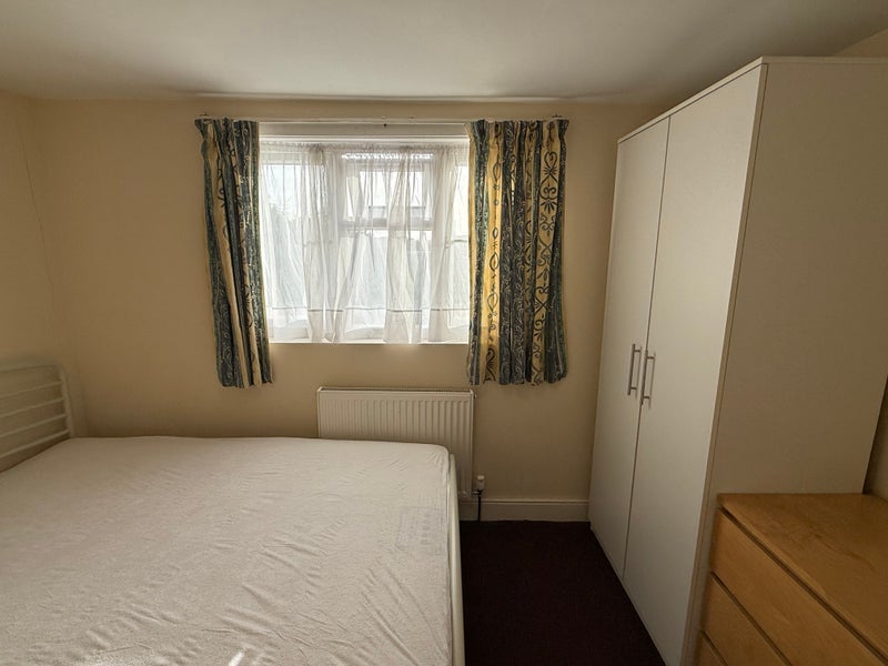 Room Saint Andrews Road in Greater London