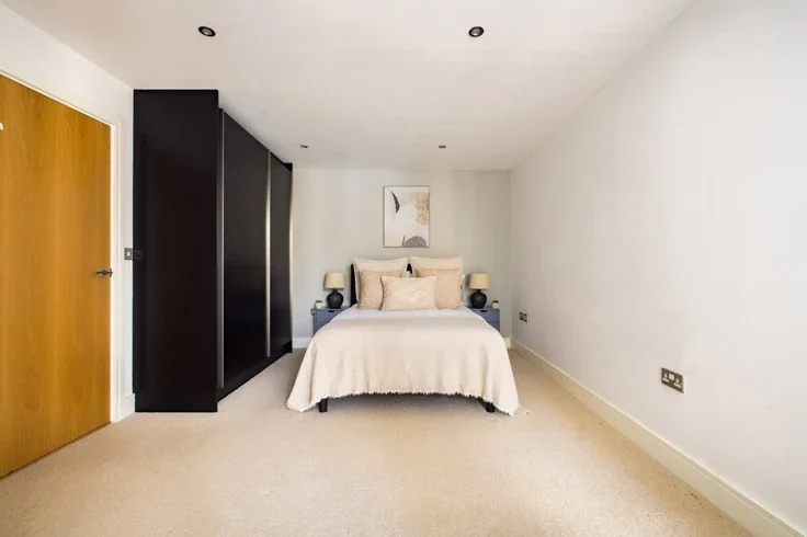 Flat Dowells Street in Greater London