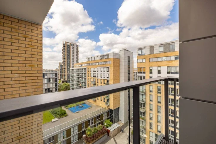 Flat Dowells Street in Greater London