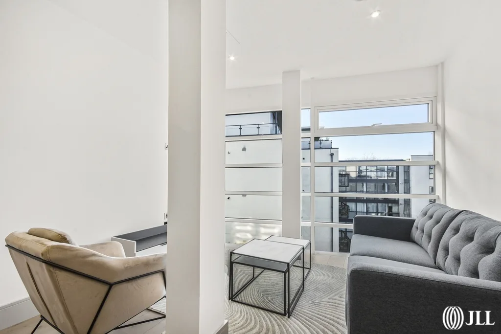 Flat Houghton Square in Greater London