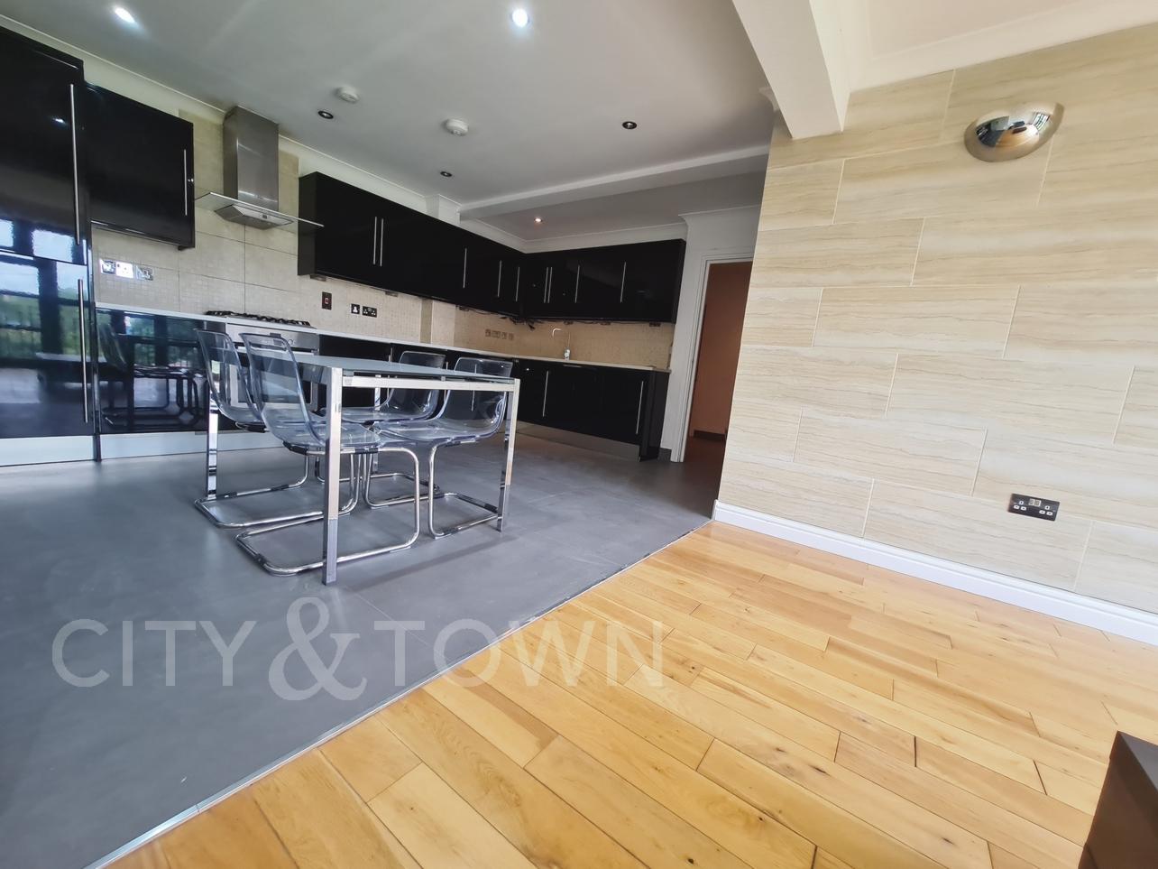 Flat Copperfield Road in Greater London