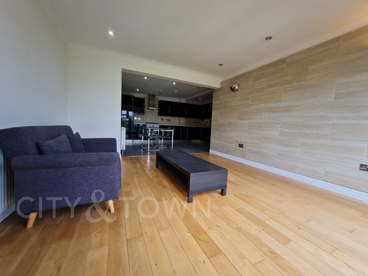 Flat Copperfield Road in Greater London