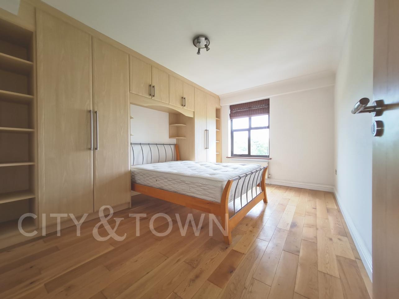 Flat Copperfield Road in Greater London