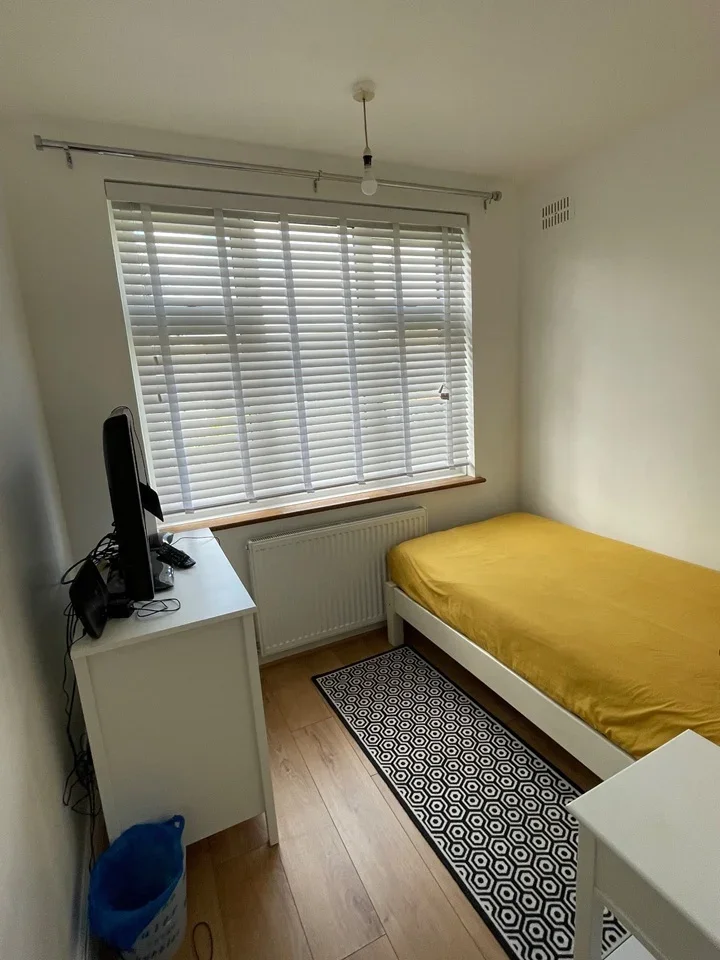 Room Windermere Avenue in Greater London