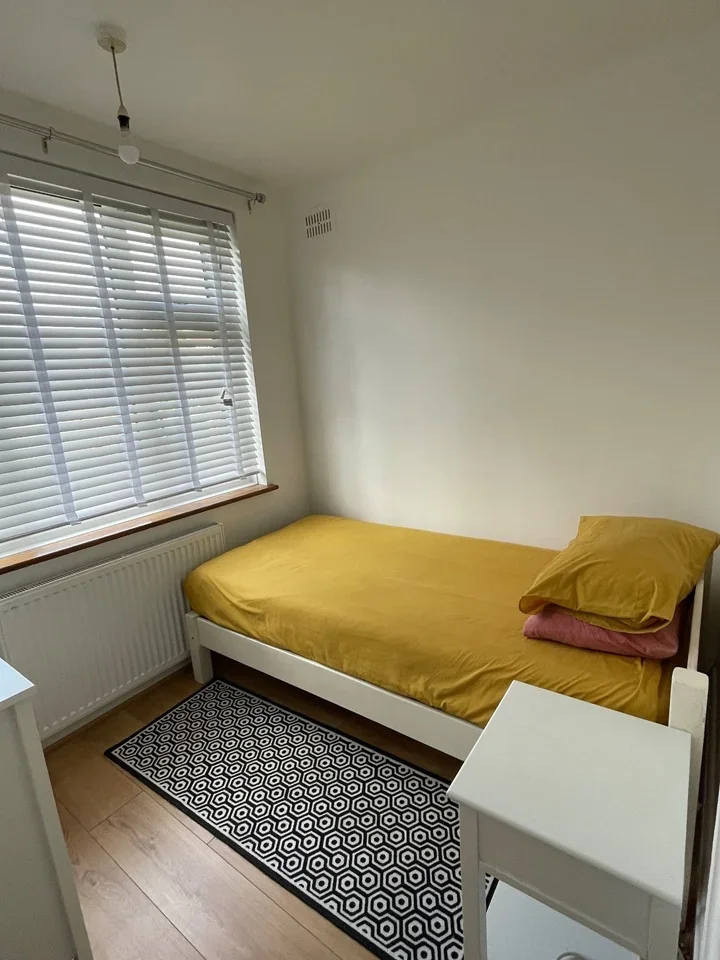 Room Windermere Avenue in Greater London
