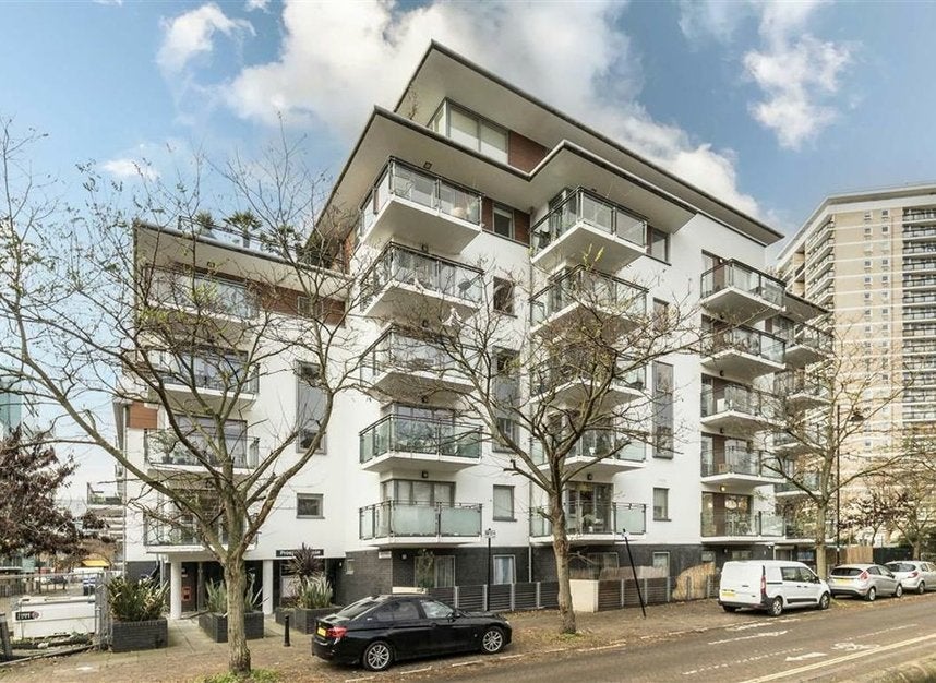 Flat Sun Passage in Greater London