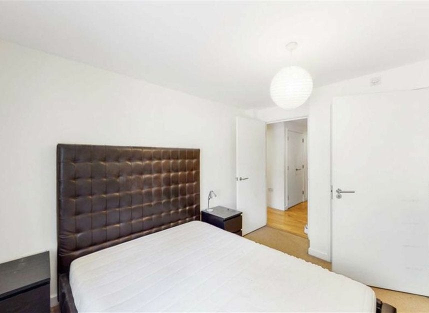 Flat Sun Passage in Greater London