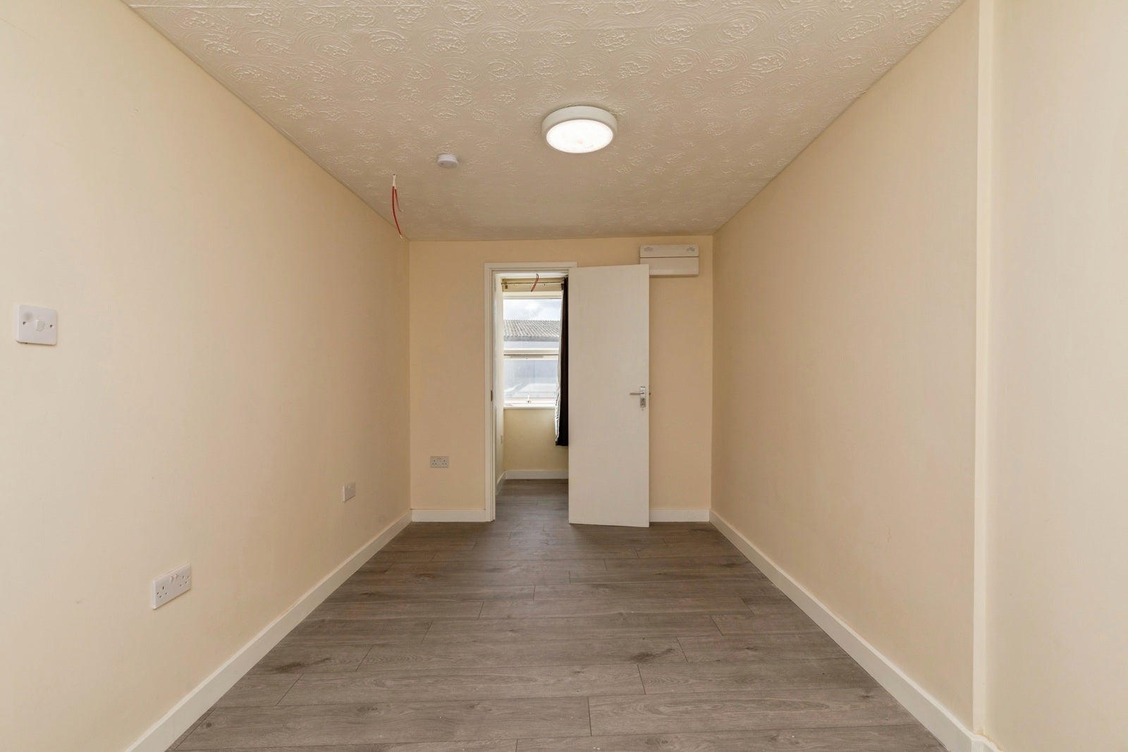 Flat Easton Road in Bristol