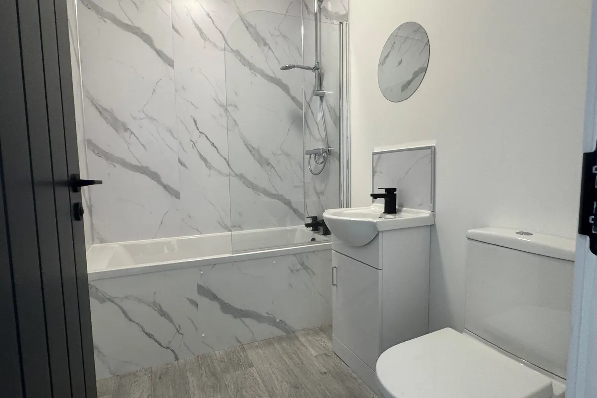 Flat Huxley Close in Derby