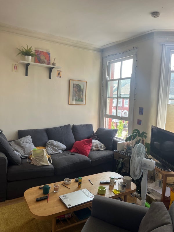 Room Whymark Avenue in Greater London