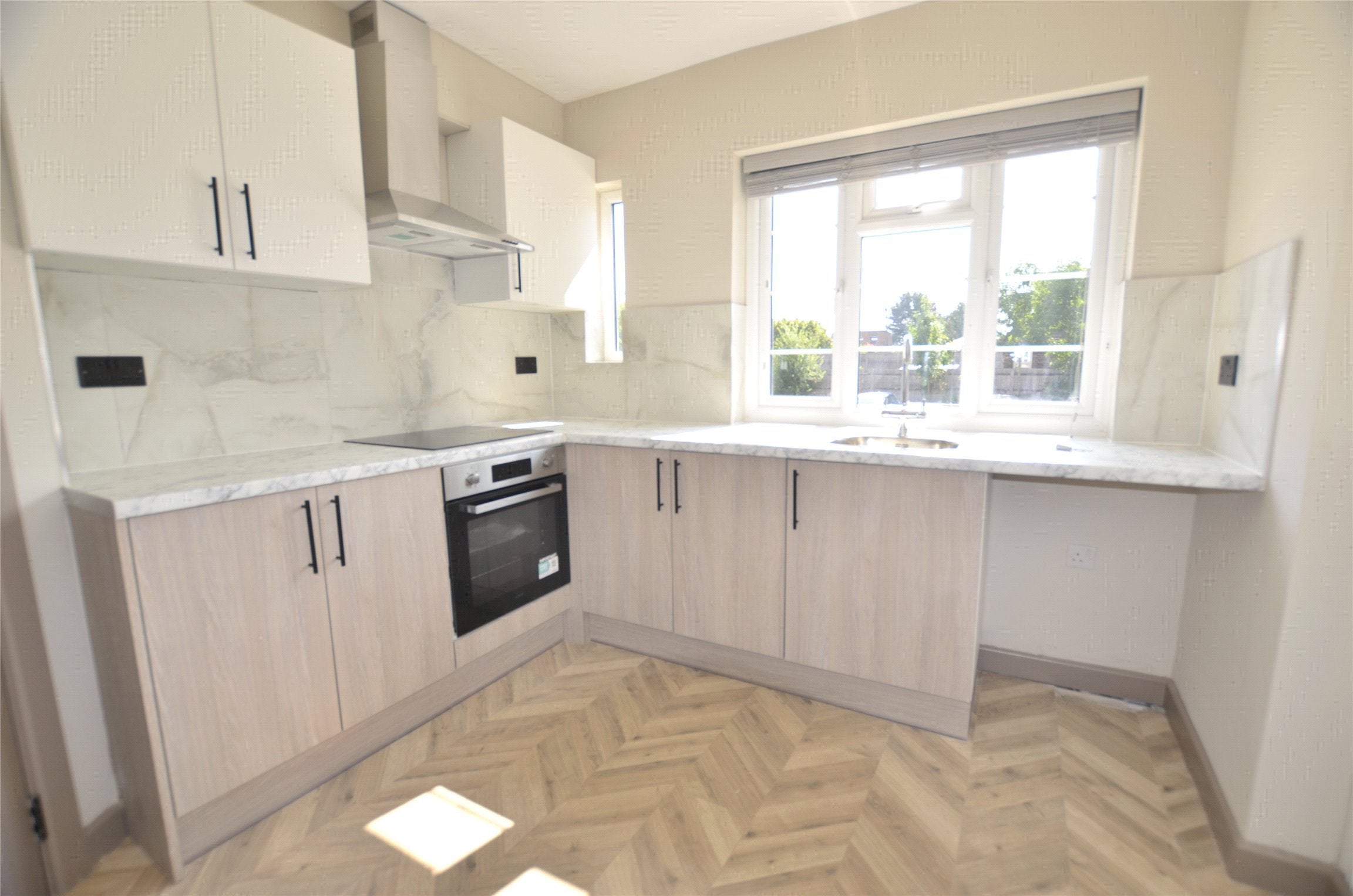 Flat Ace Parade in Greater London
