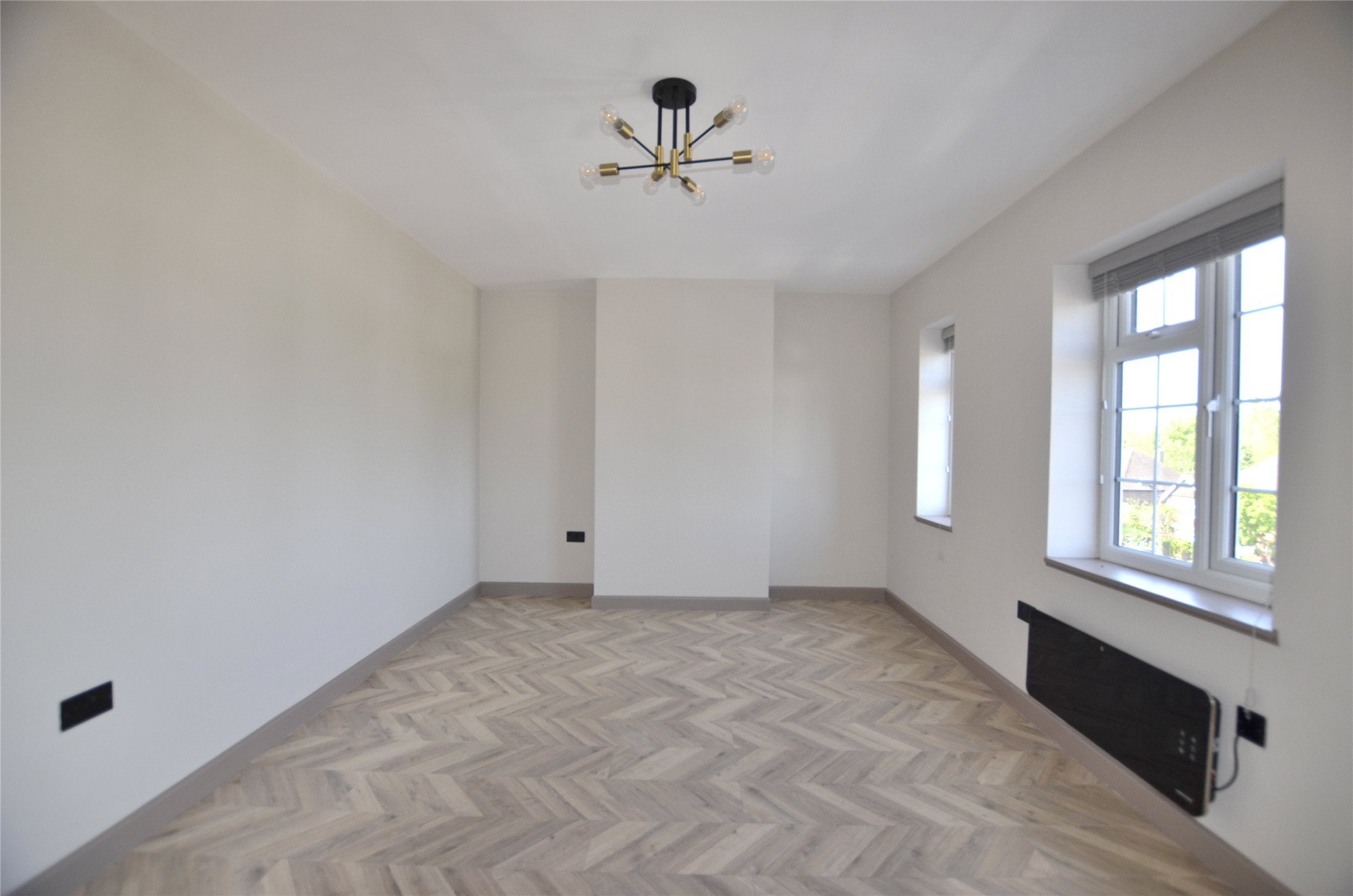 Flat Ace Parade in Greater London