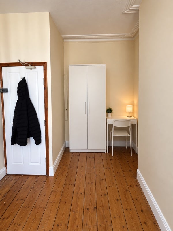 Room Margravine Road in Greater London