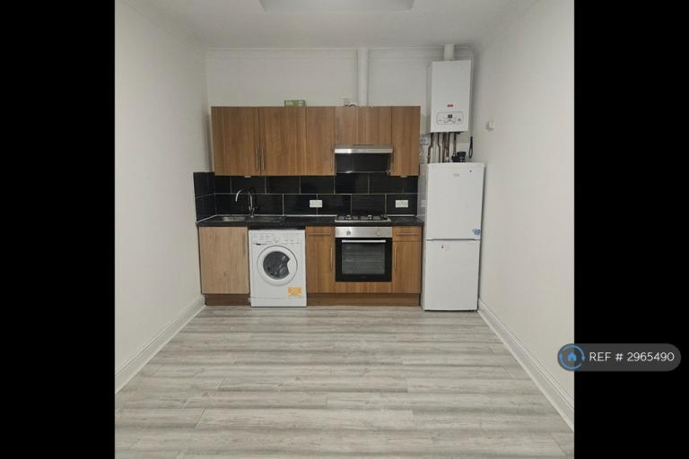 Flat Frimley Road in Greater London