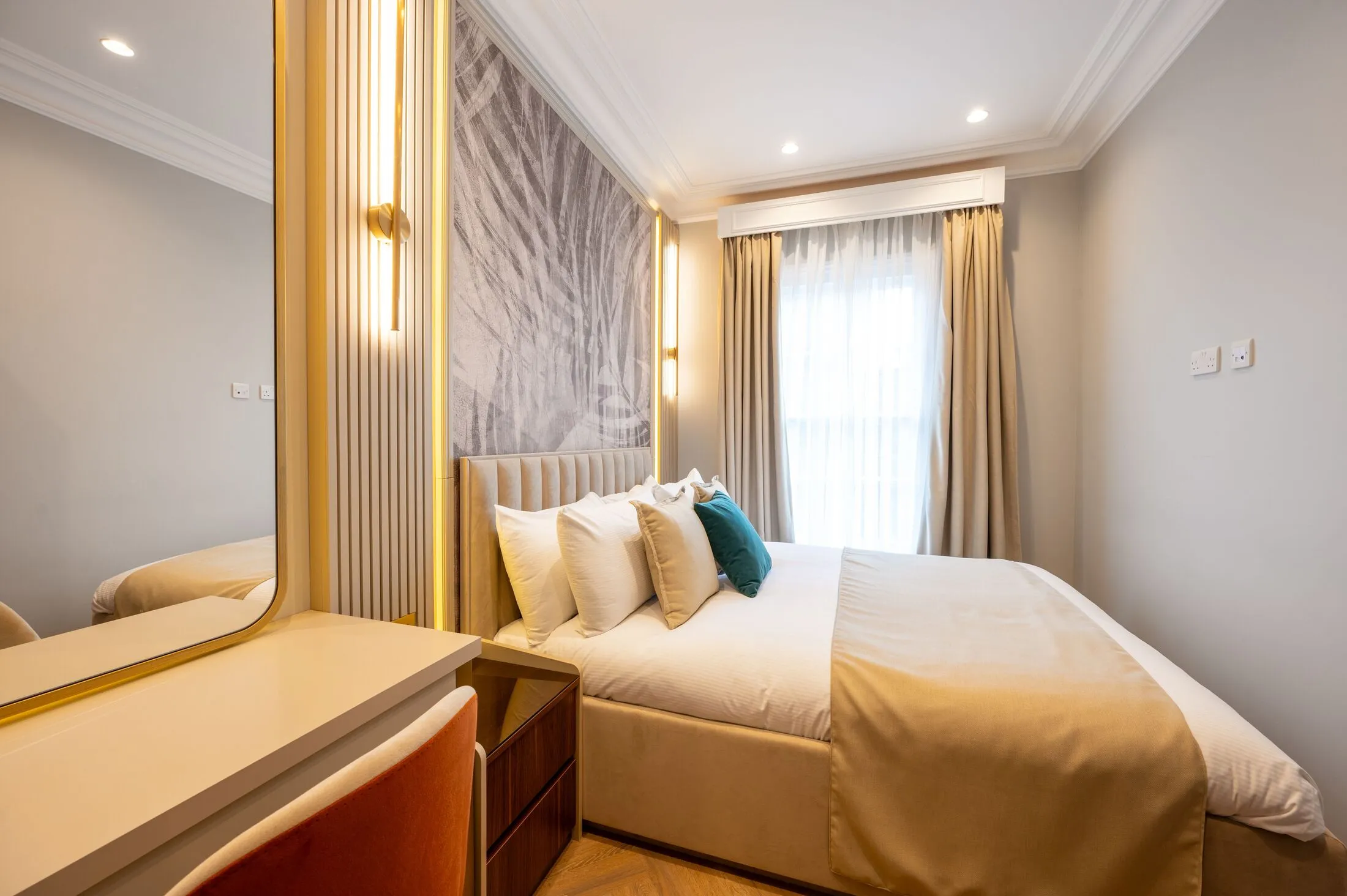 Flat Royal Crescent in Greater London