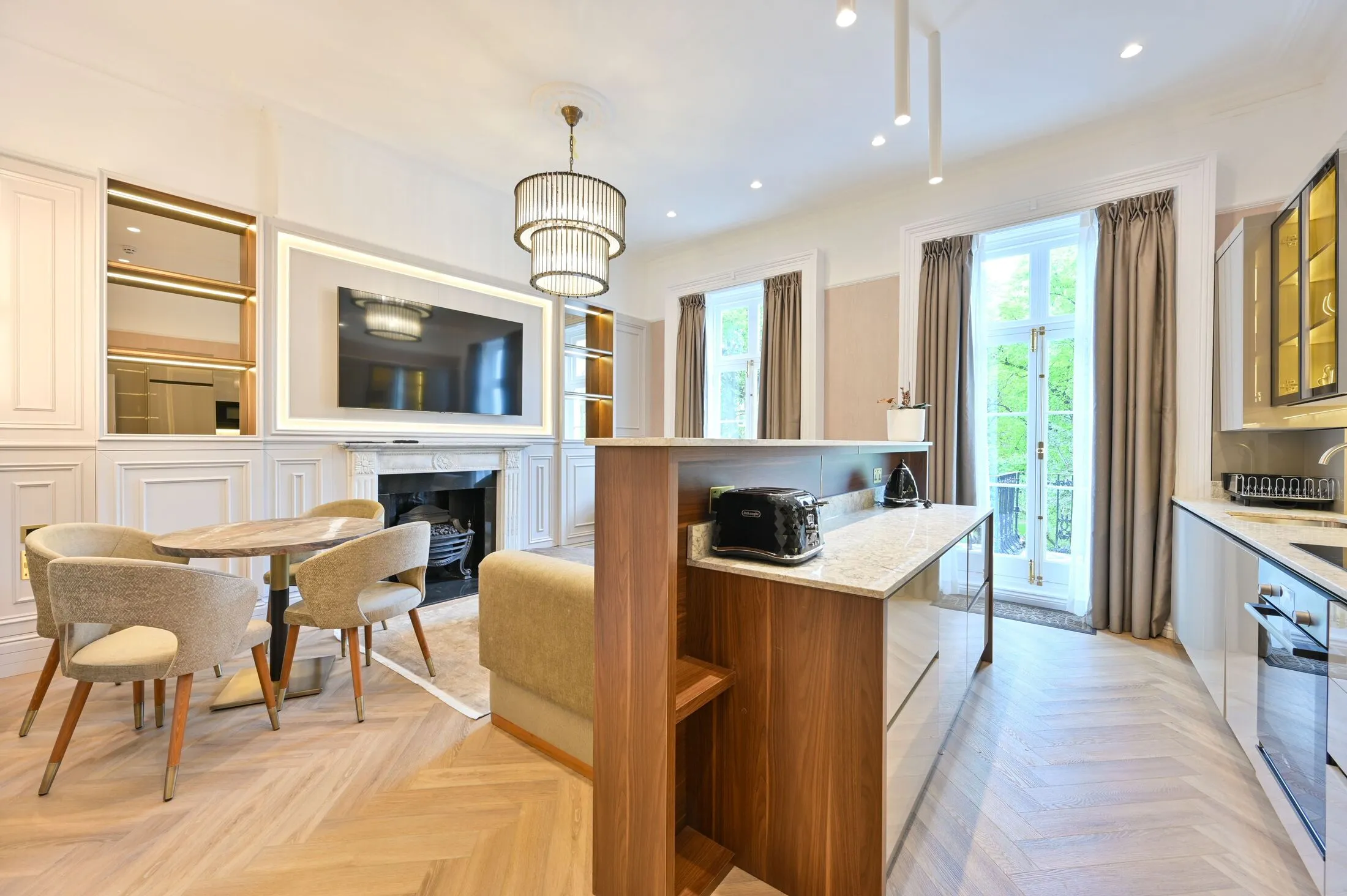 Flat Royal Crescent in Greater London