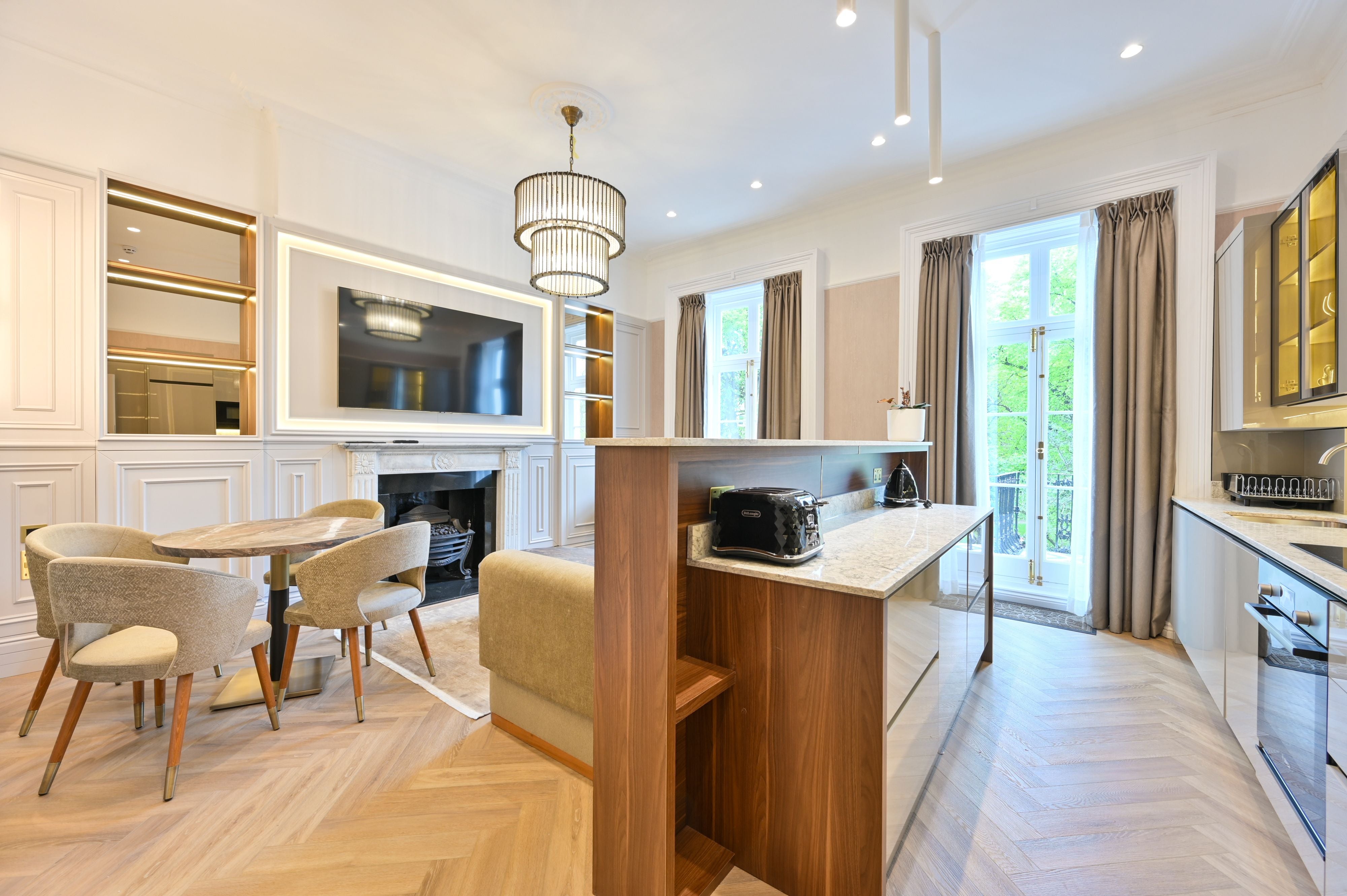 Flat Royal Crescent in Greater London