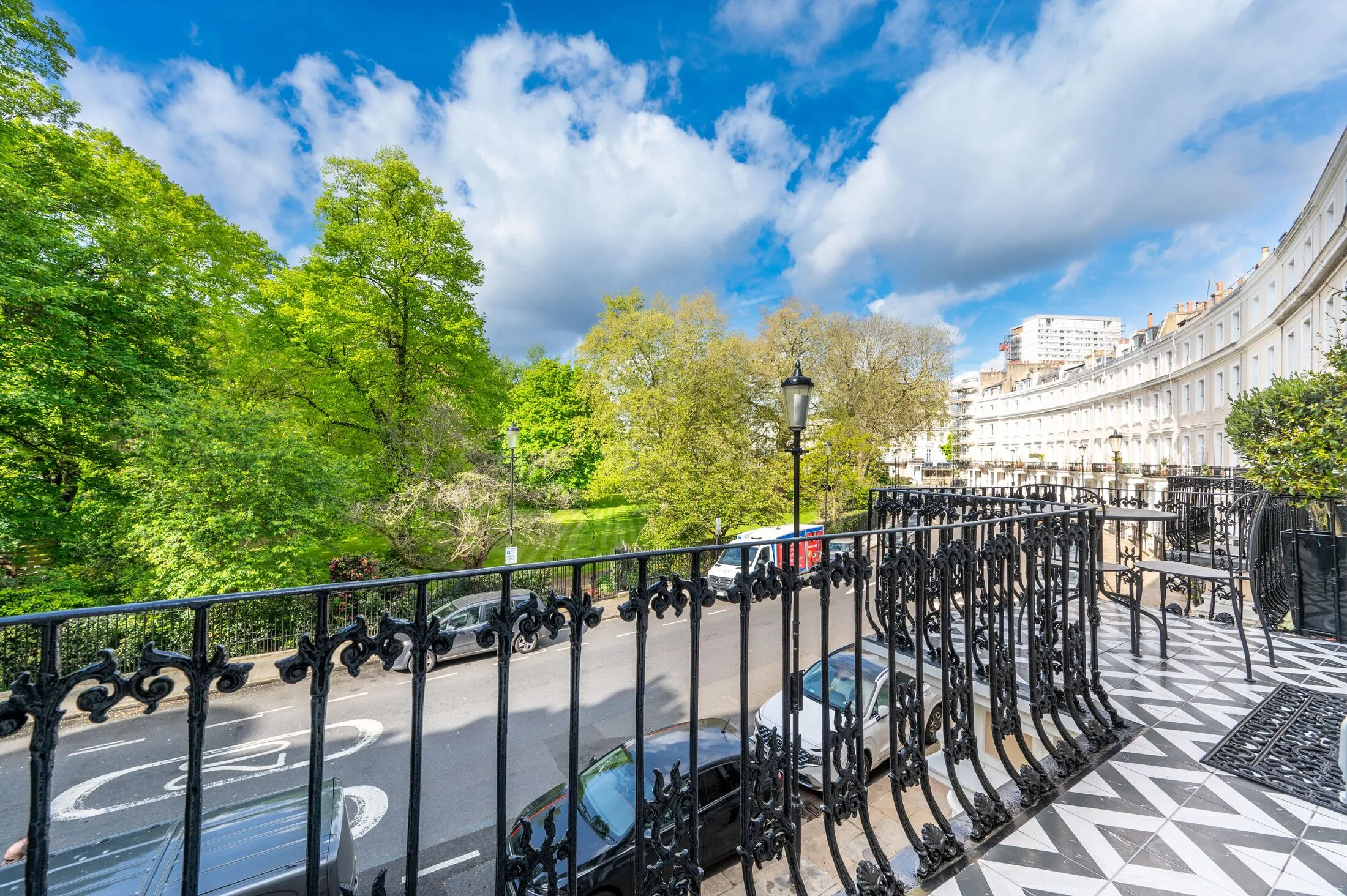 Flat Royal Crescent in Greater London