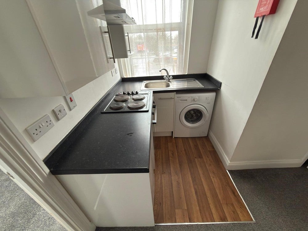 Flat Midland Road in Bedford