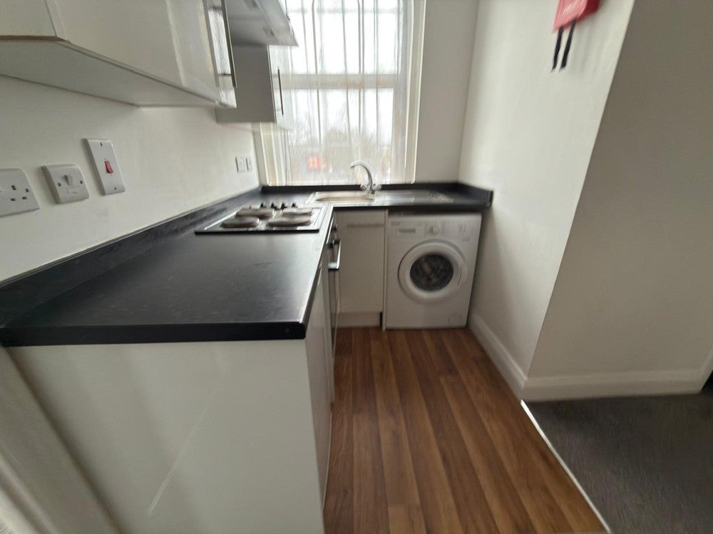 Flat Midland Road in Bedford