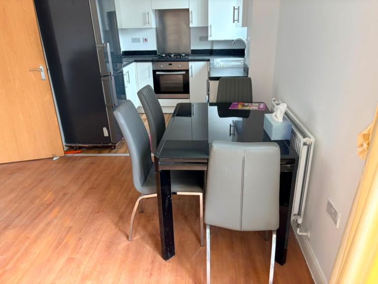 Flat Varcoe Gardens in Greater London