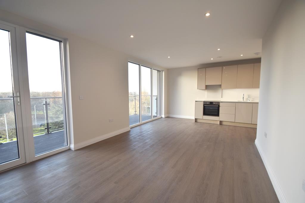 Flat Bawtree Road in Greater London