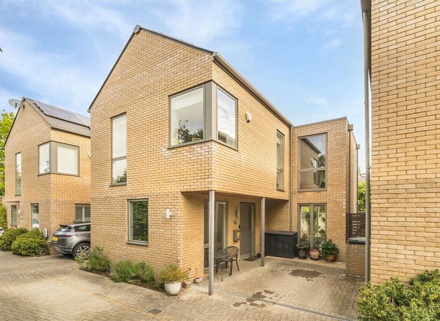 House Marnock Road in Greater London