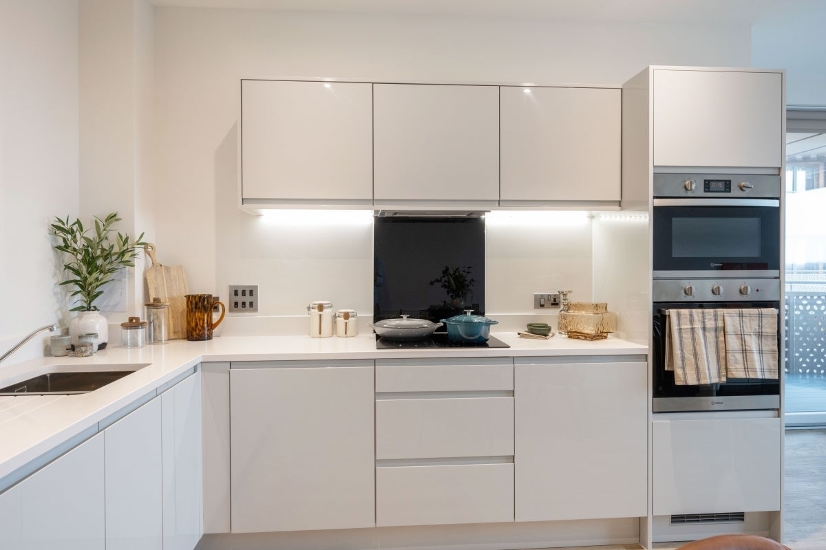 Flat Elmsleigh Road in Borough of Spelthorne